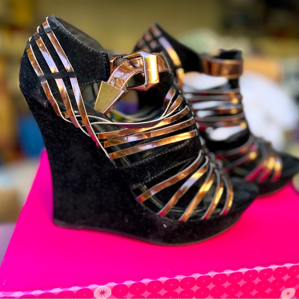 Shoe Dazzle Danna Black and Gold Wedges Size 9.5